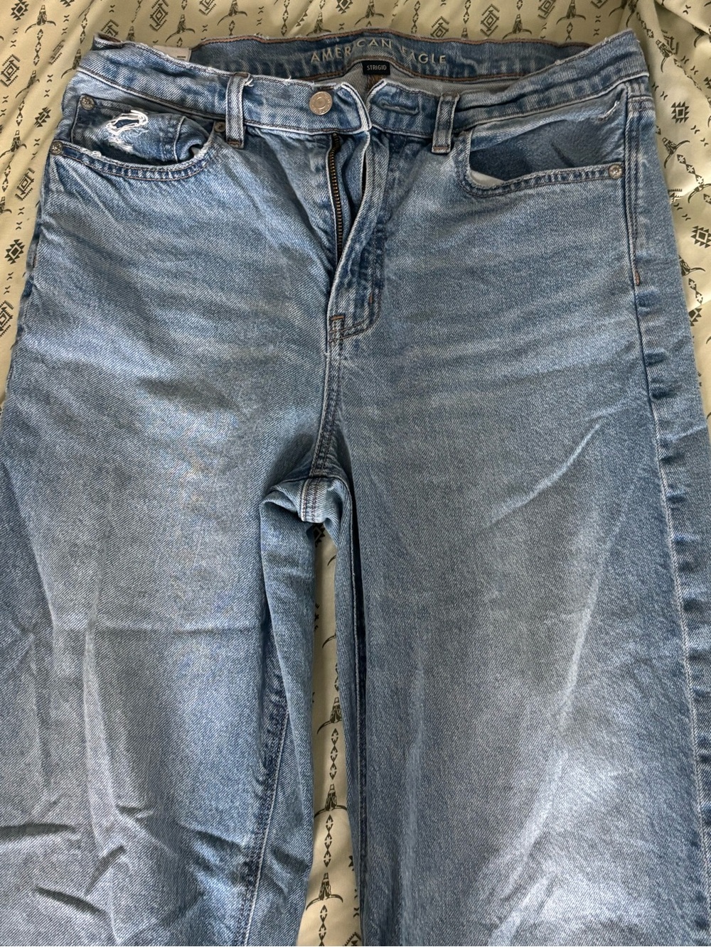 American Eagle Outfitters Light Blue strigid Jeans